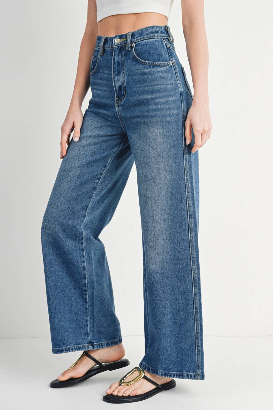 HIGH-RISE WIDE-LEG JEANS