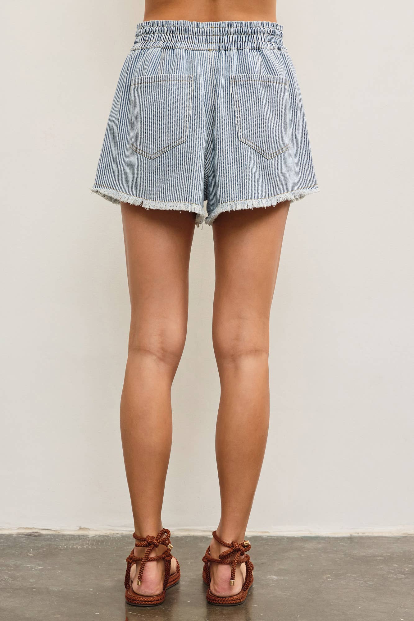 ELASTIC WAIST FRAYED HEM SHORTS